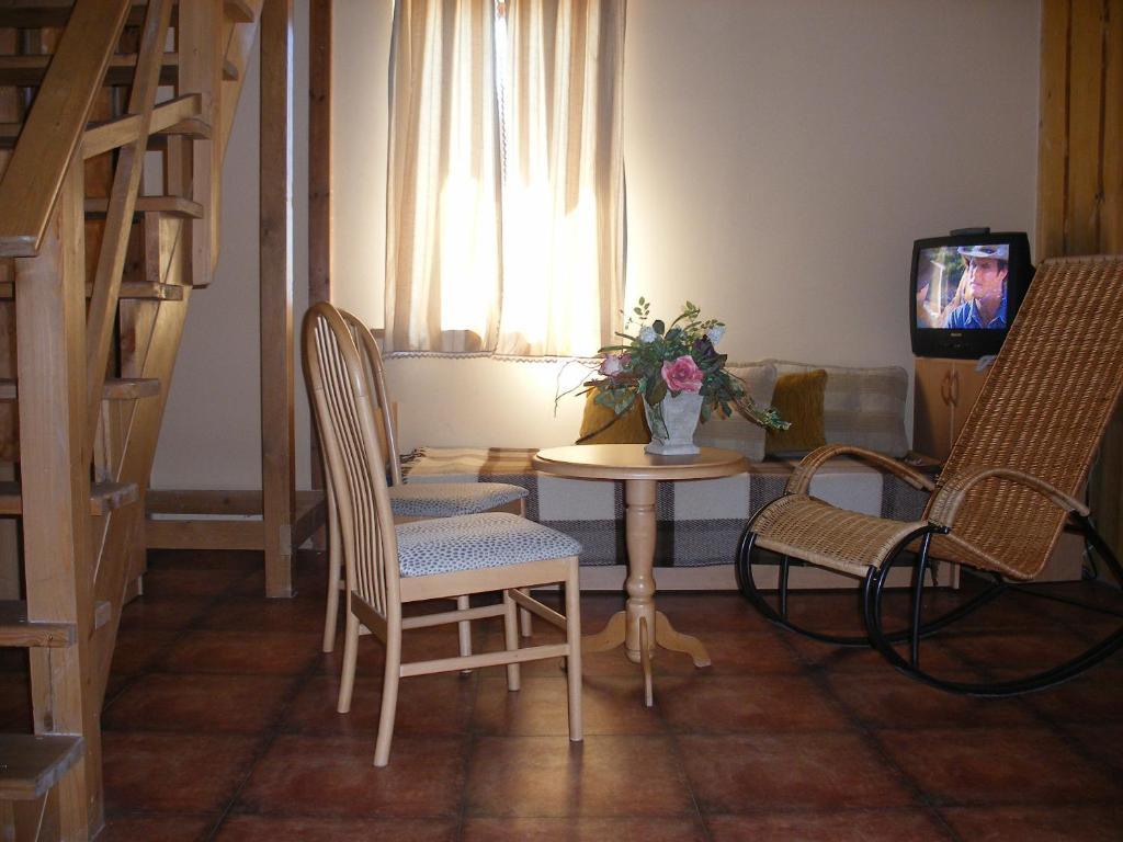 Tvirtove Prie Didziulio Hotell Dėdeliškės Rom bilde