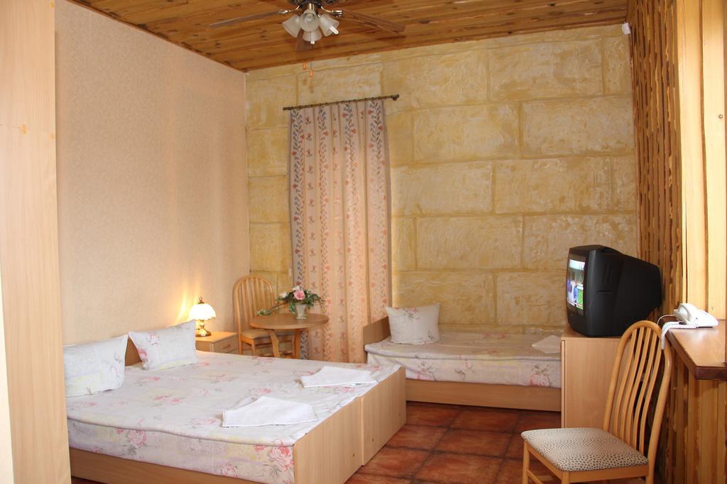 Tvirtove Prie Didziulio Hotell Dėdeliškės Rom bilde