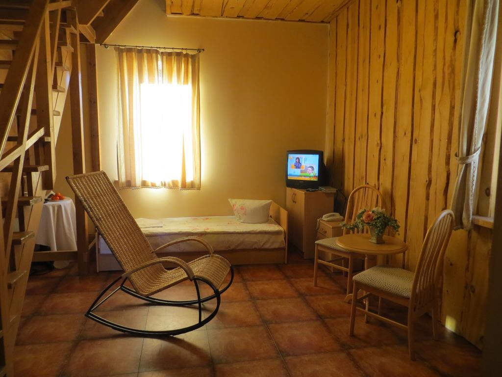 Tvirtove Prie Didziulio Hotell Dėdeliškės Rom bilde